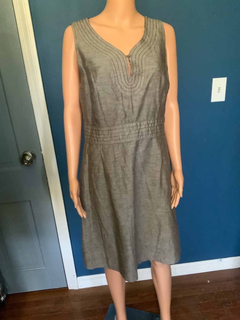 Willi Smith Sleeveless V-Neck Midi Dress in Gray